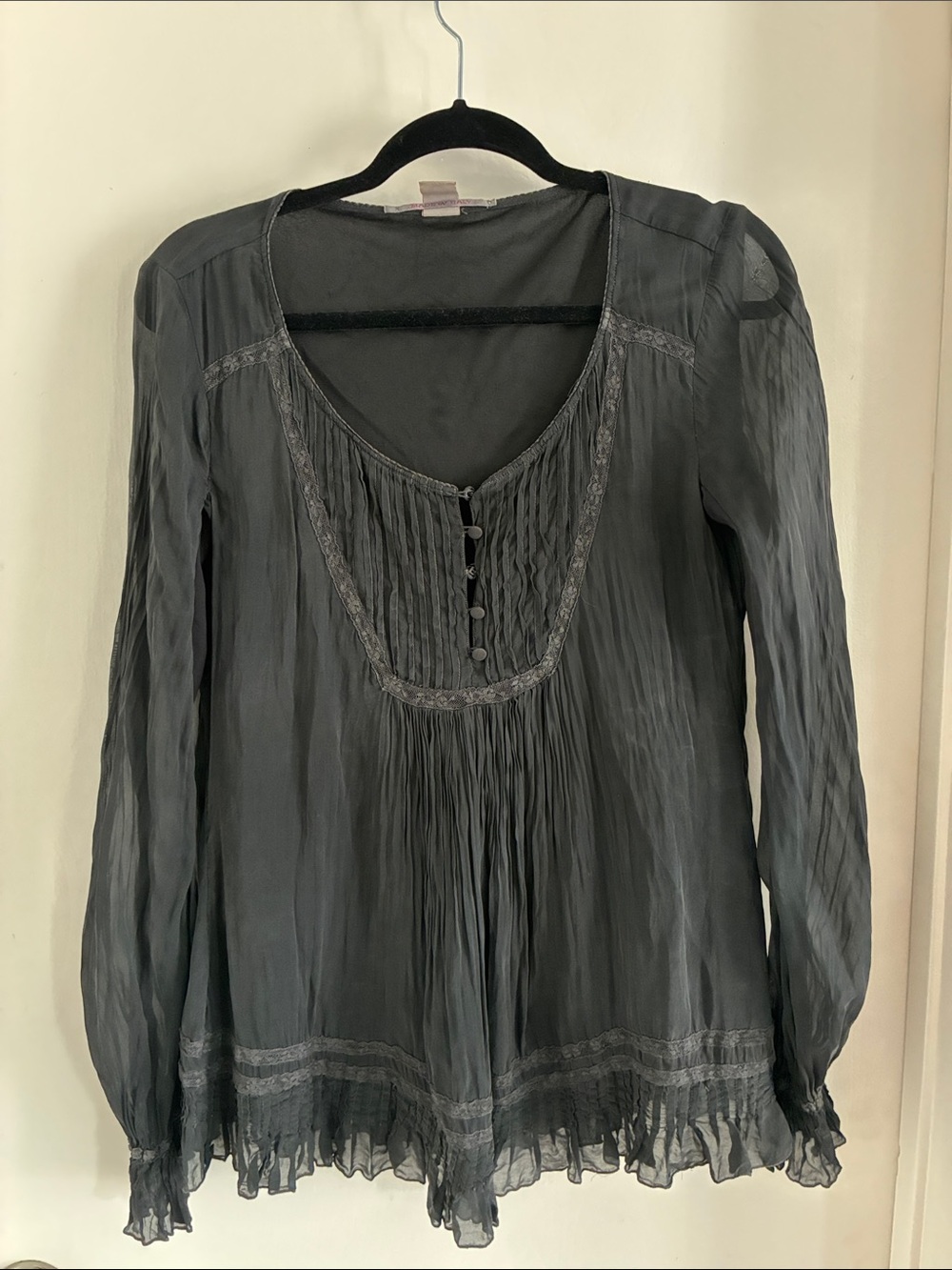 Nolita silk Women’s Gray Long-Sleeve Pleated V-Neck Top size 40